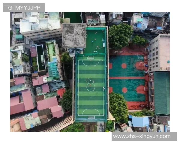 足球下腰技巧解析与训练方法分享助你提升球场表现